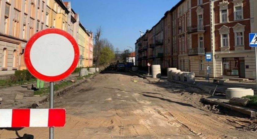 Remont ul. Drzymały potrwa dłużej niż planowano.