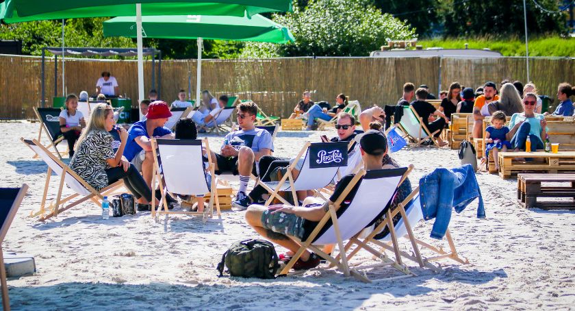 Beach Bar nad Bobrem – jeleniogórska plaża już otwarta!