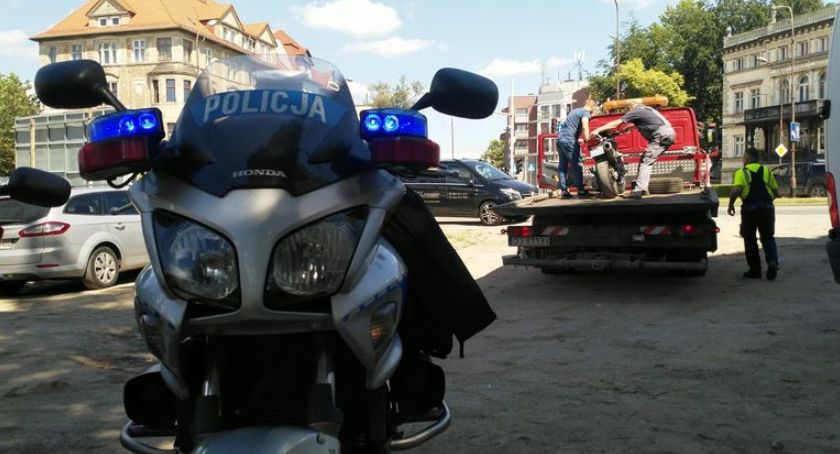 W prezencie urodzinowym zabrał dziewczynę na wycieczkę w góry. Niestety nie dojechał, bo nie chciał zatrzymać się do kontroli.