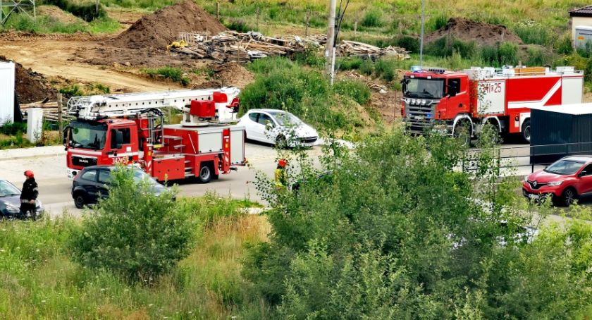 Mina przeciwczołgowa na osiedlu Zabobrze. Na miejsce jadą saperzy