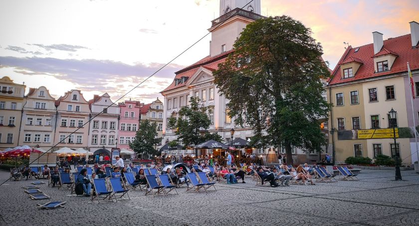 Kino letnie na Placu Ratuszowym