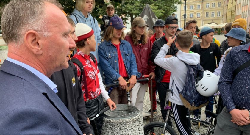 Skate Park dla Jeleniej Góry. Wóz strażacki dla gminy Platerówka.