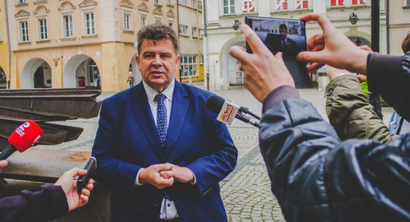 Rząd zmarnował 70 milionów złotych... Poseł Robert Obaz apeluje!