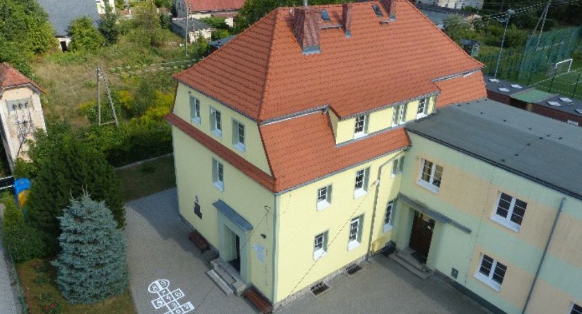 Likwidacja szkoły w zamian za dopłaty do wody?