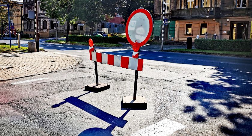 Kierowcy nie stosują się do nowej organizacji ruchu w centrum Jeleniej Góry!