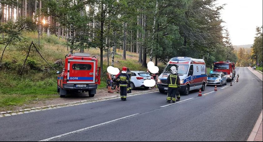 Wypadek w Karpaczu. Motocyklista z urazem kręgosłupa.