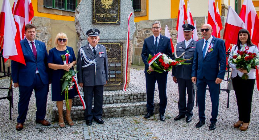 Skromne obchody Święta Wojska Polskiego w Jeleniej Górze