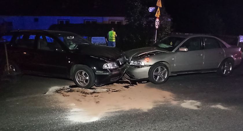 Dwie osoby trafiły do szpitala po wypadku drogowym w Jeżowie Sudeckim