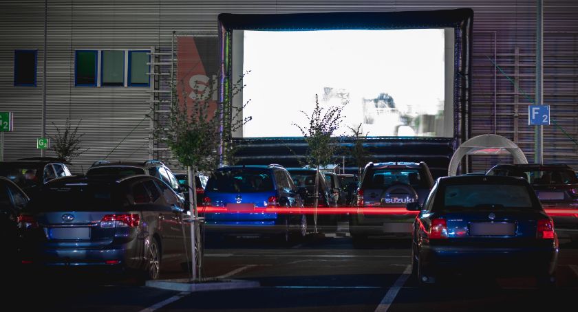 Kino samochodowe i seans Green Book przy Galerii Sudeckiej