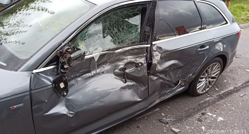 Jelenia Góra - chwila nieuwagi i skasowane Audi na Karola Miarki