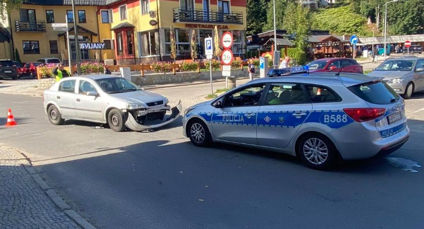 Na hulajnodze wjechał wprost pod nadjeżdżający samochód