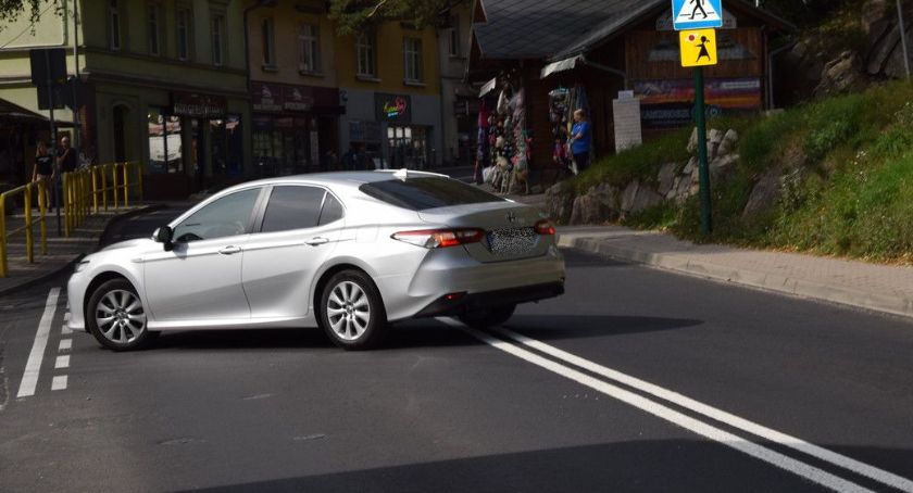 Szklarska Poręba - Zmiana organizacji ruchu w centrum miasta. Kierowcy jeżdżą na pamięć.