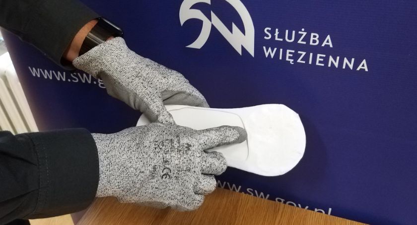 Próbowali przemycić metaamfetaminę w skarpecie