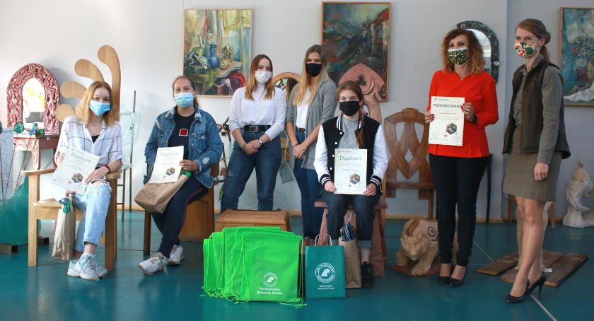Uczniowie Rzemiosł nagrodzeni w  regionalnym konkursie fotograficznym Pszczela Rodzina