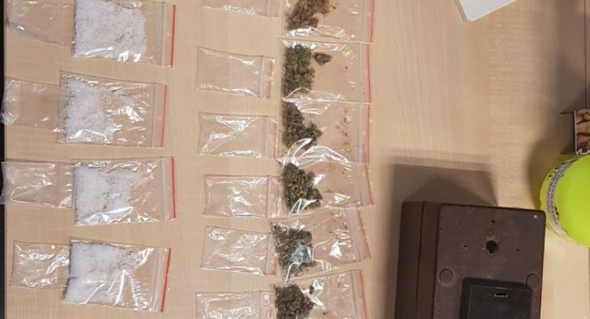 Kierujący z narkotykami wpadł podczas kontroli drogowej.