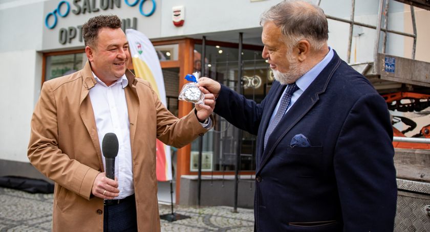 Zabytkowy zegar wrócił na swoje miejsce