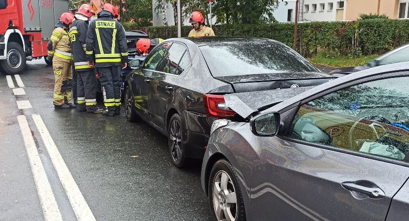 Zderzenie trzech aut na ulicy Wolności