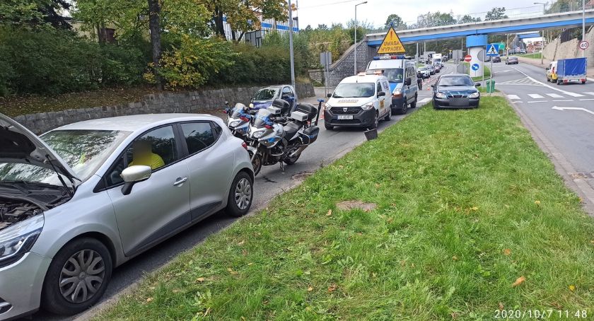 Zderzenie 4 aut na ul. Sobieskiego w Jeleniej Górze