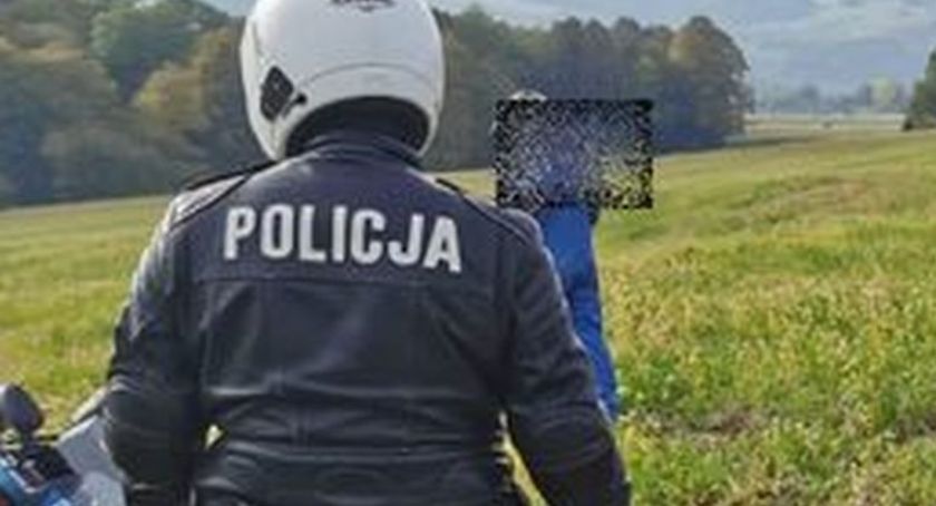Podczas próby ucieczki z fantami, auto zakopało się na polu. Zostali zatrzymani, jak próbowali wyciągnąć pojazd z błota.