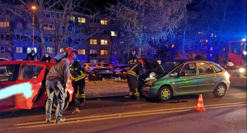 Zderzenie trzech aut na Cieplickiej