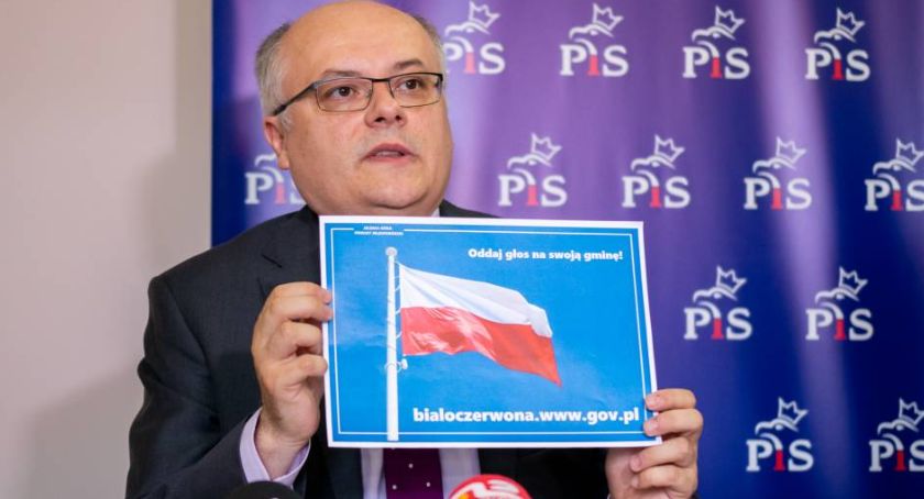 Maszty flagowe dla wszystkich gmin powiatu. Póki co - nie dla Jeleniej Góry.