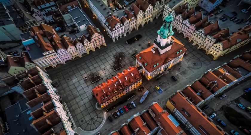Koronawirus : 25 nowych zakażeń w Jeleniej Górze, 11 w powiecie