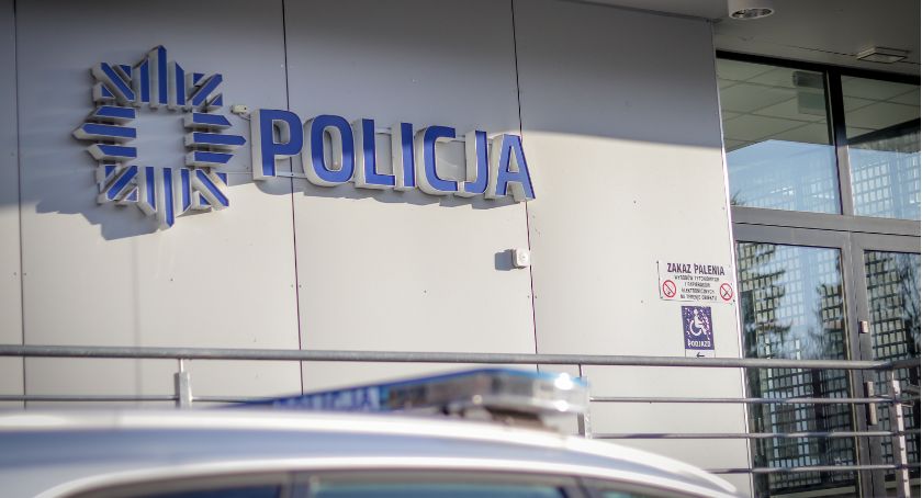 Nietrzeźwa kierująca wjechała autem do rowu. Okazało się, że miała blisko 2 promile alkoholu w organizmie.