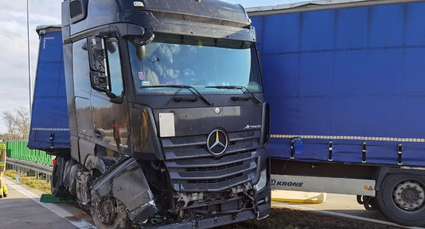 TiR przebił bariery energochłonne na autostradzie A4