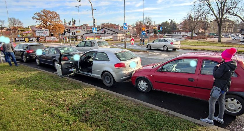 Zderzenie trzech aut w Alei Jana Pawła II