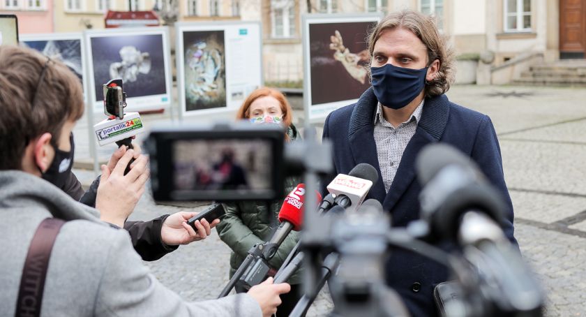 PiS o podwyżkach w Jeleniej Górze