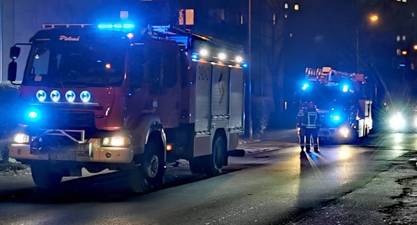 Rozpalił grilla w mieszkaniu żeby się ogrzać. Interwencja straży pożarnej.