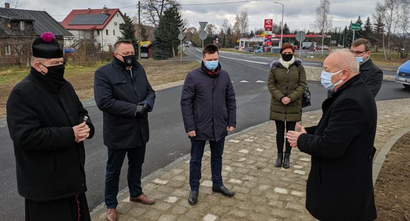 Nowe rondo w Mysłakowicach już służy kierowcom