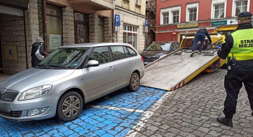 Jelenia Góra : Straż Miejska wyłapała kolejnych mistrzów parkowania