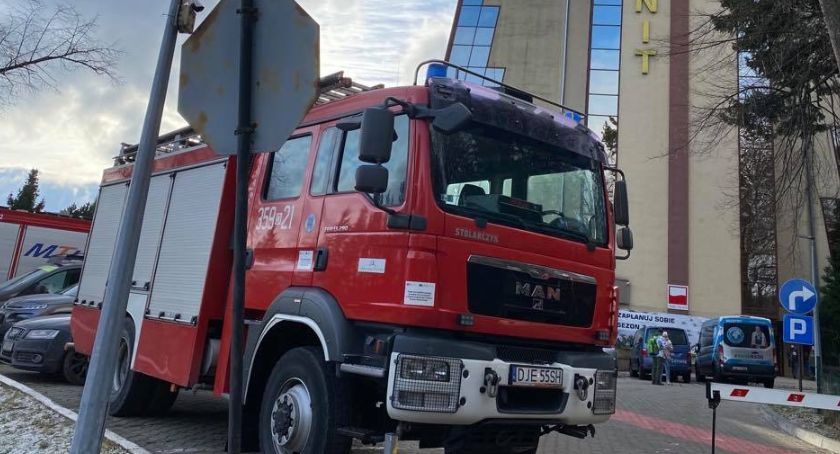 Szklarska Poręba - Ewakuacja w hotelu Bornit po informacji o podłożonej bombie