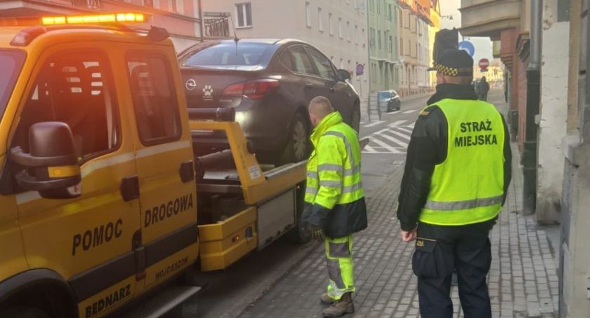 Kolejni Mistrzowie parkowania odholowani przez Straż Miejską