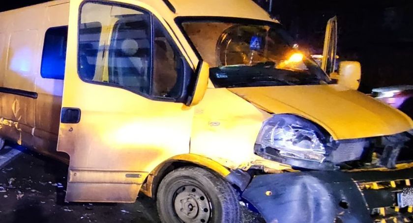 Kowary: Zderznie auta osobowego z busem