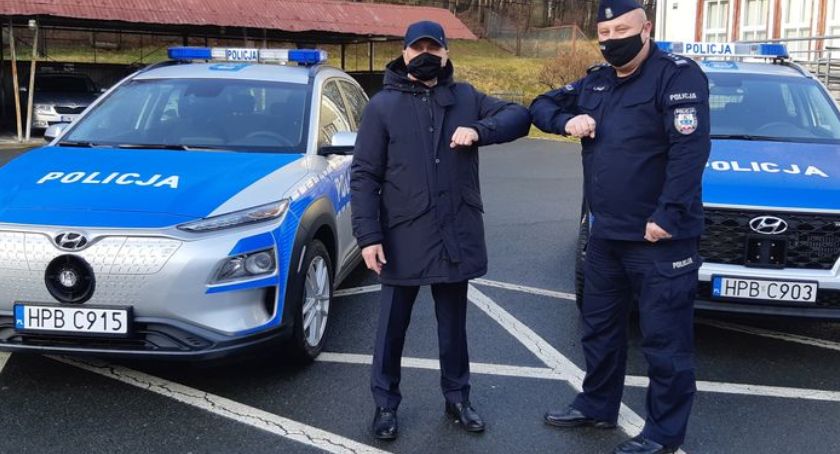 Nowe radiowozy dla jeleniogórskiej policji.