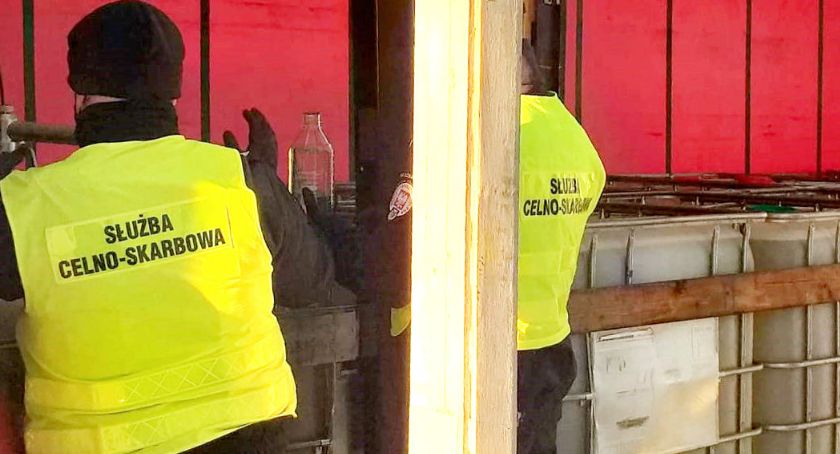 KAS zatrzymała nielegalny transport 78 ton substancji ropopochodnej