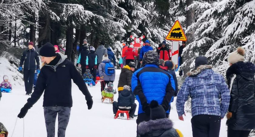Ferie w reżimie sanitarnym? Czyli tłumy na stokach