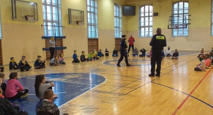 Mundurowi spotkali się z dziećmi