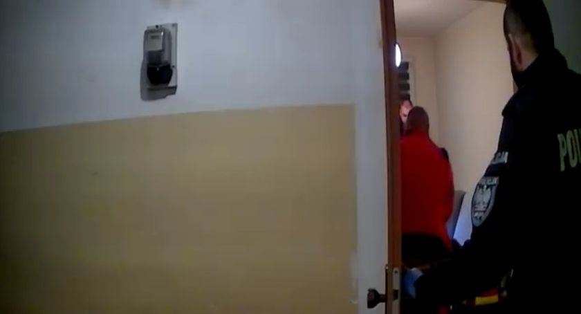 Burza po kontrowersyjnej interwencji pogotowia. Ratownicy zawieszeni.