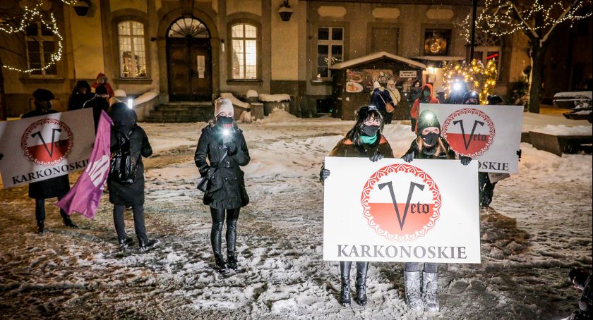 Karkonoskie Veto na Placu Ratuszowym w Jeleniej Górze