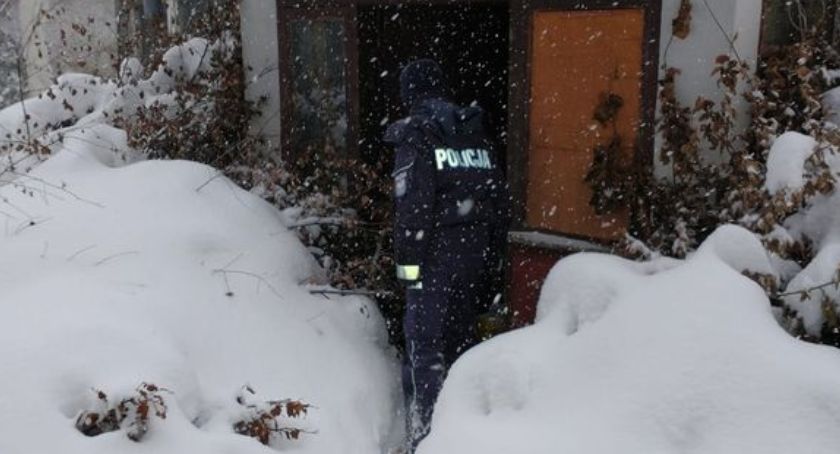 Na pomoc bezdomnym ruszyli dzielnicowi ze Szklarskiej Poręby.
