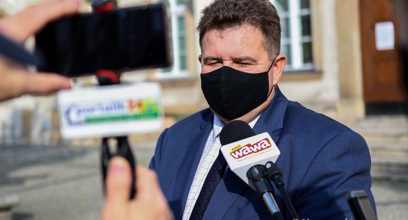 R.Obaz : Politykom łatwo jest krzyczeć - Otwierajcie!