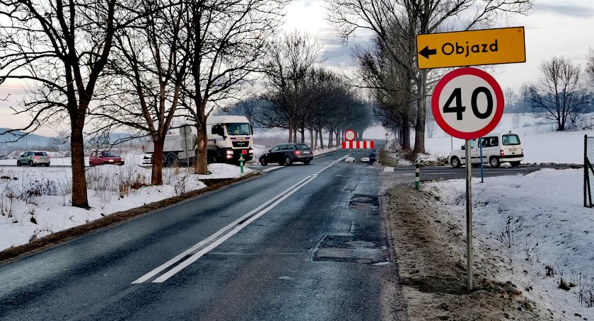 Uwaga kierowcy - zamknięta droga wojewódzka w Łomnicy.