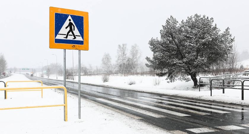 Blisko 70 mandatów dla pieszych i kierowców