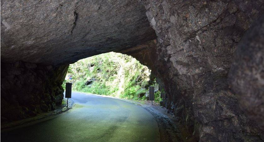 Skalny Tunel w Michałowicach - Unikalna atrakcja Karkonoszy