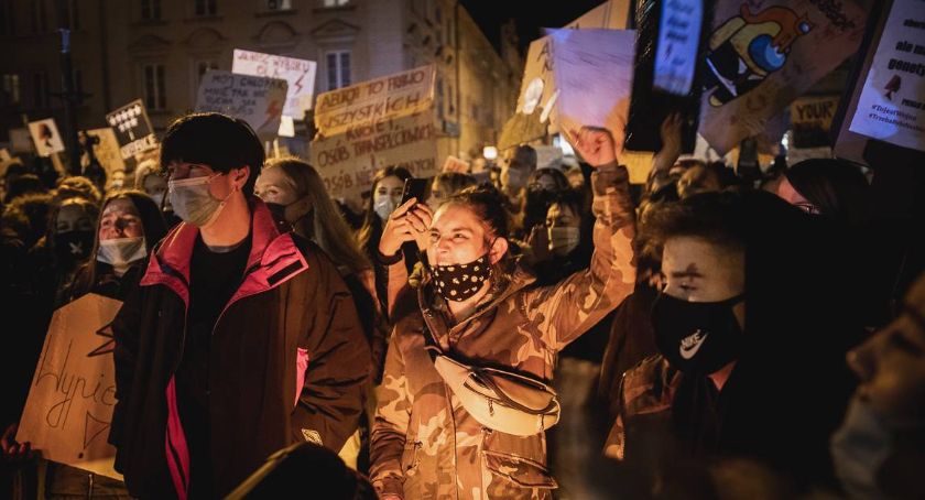Powrót Spaceru Wolności. Kobiety będą protestować w centrum Jeleniej Góry.