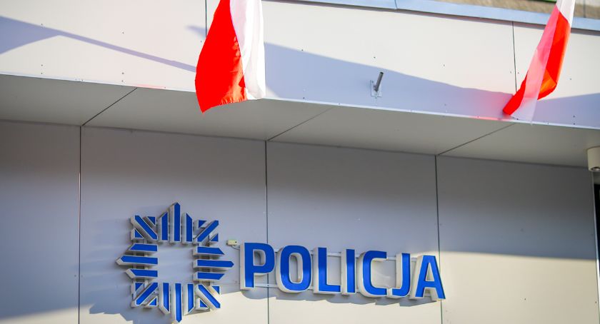 Policjanci zatrzymali kierującą z 3 zakazami, cofniętymi uprawnieniami i poszukiwaną do odbycia kary pozbawienia wolności.