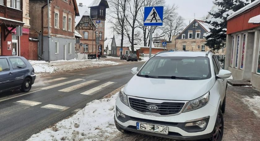 Jelenia Góra - kolejne przykłady parkowania bez wyobraźni